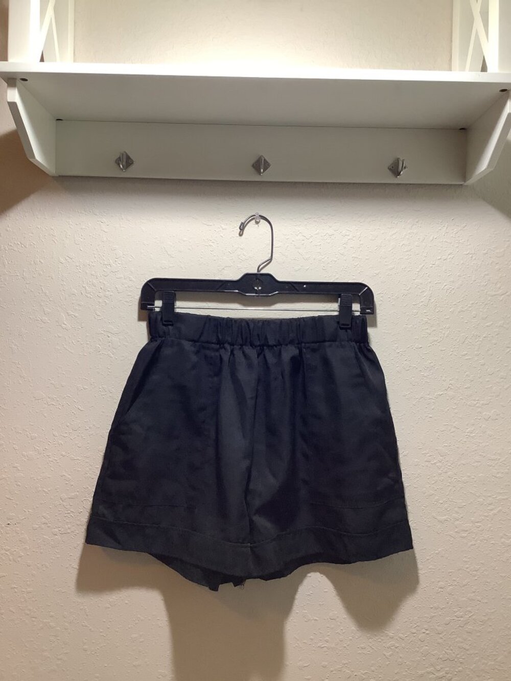 Fancy Black Folded Cuff Shorts with Real Pockets Stretch - Size Large